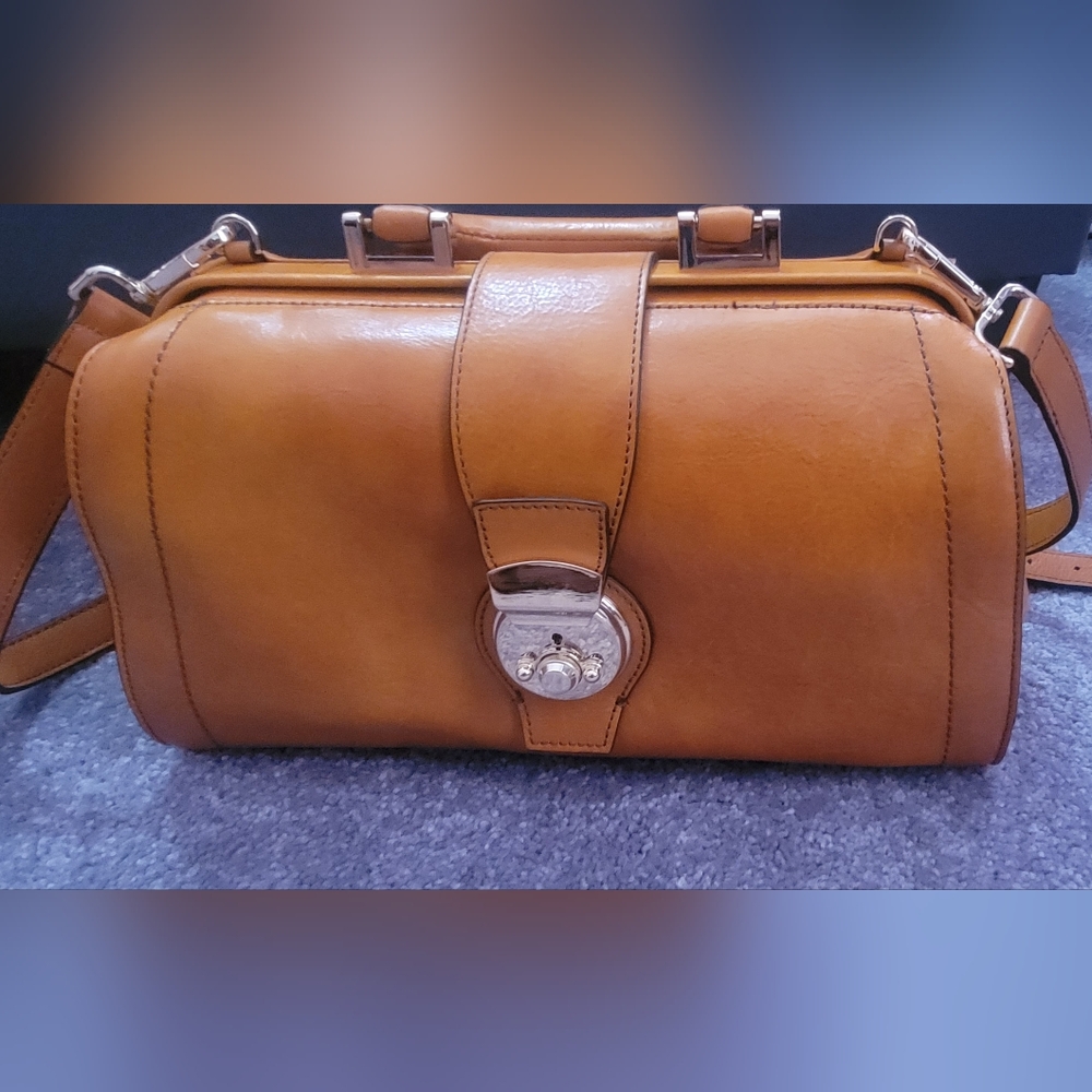 Tan Leather Handbag with Gold Accents By Divina Firenze